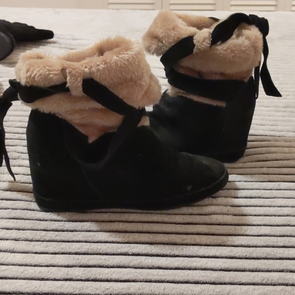 Also booties - Picture 3 of 5